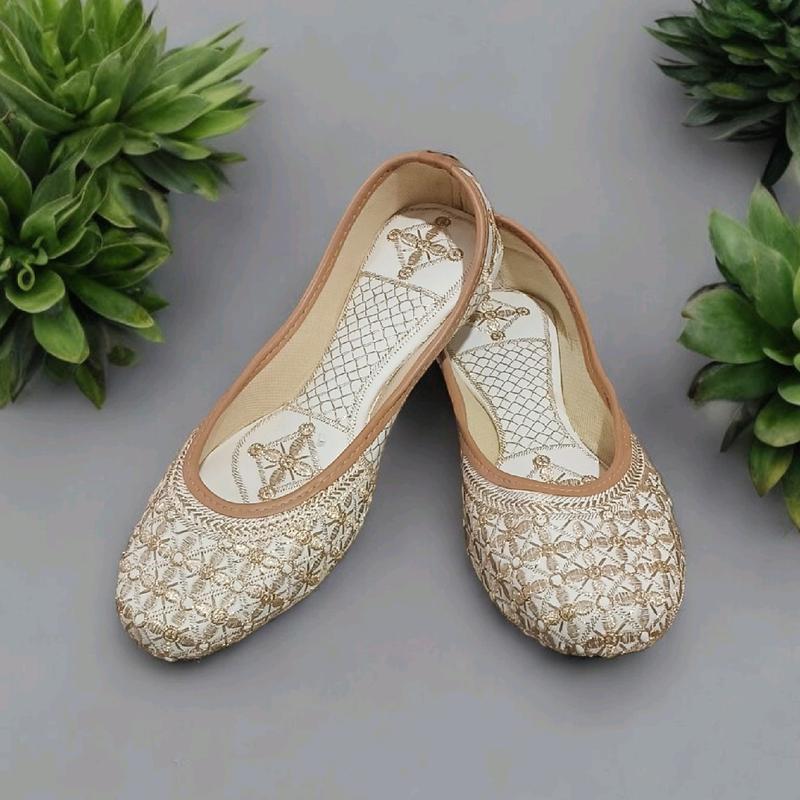White Punjabi Jutti for Women - Traditional Design 1