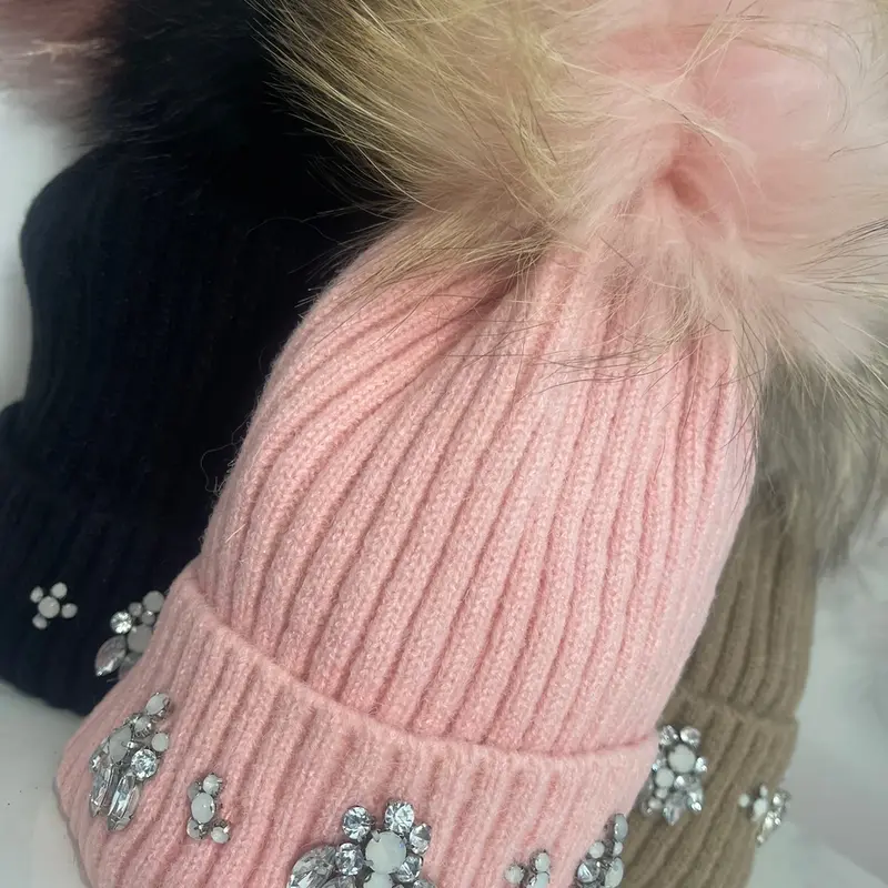 Rona Pom Pom hat 1
