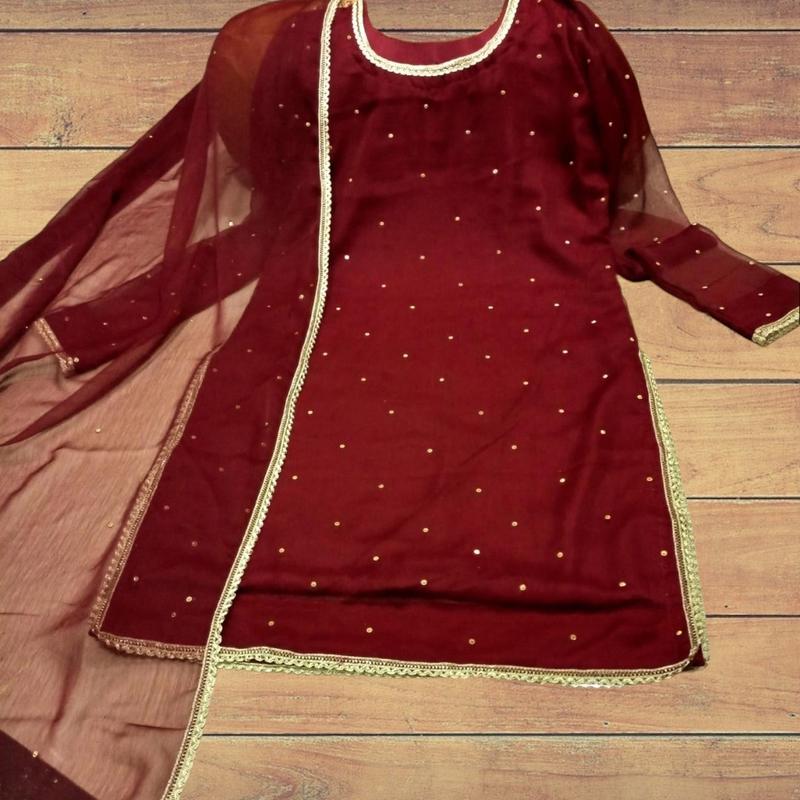 Lightweight and Comfortable 3-Piece Chiffon Semi-Formal Suit with Tussle for Back Design - Fit 4