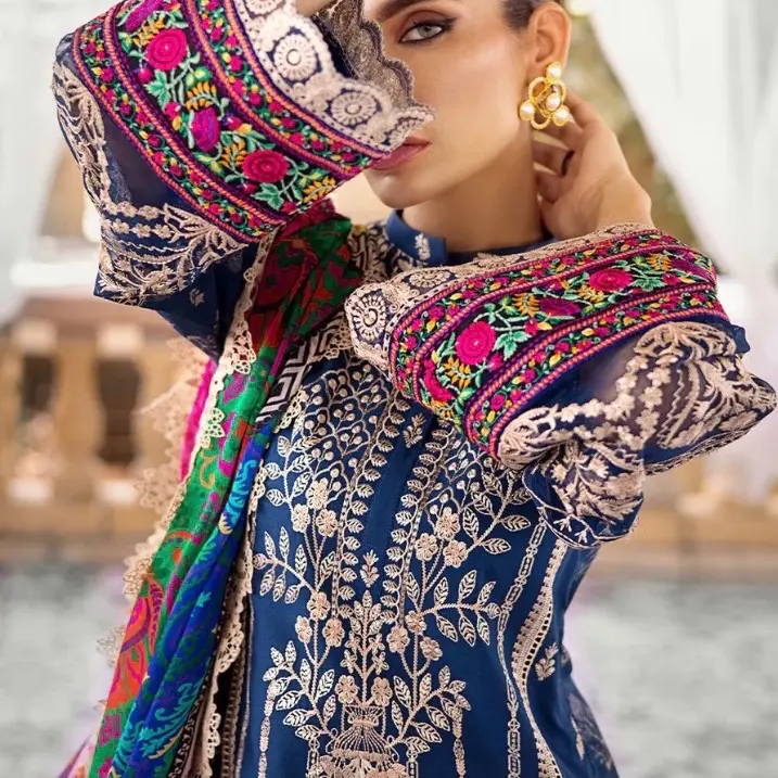 Zainab Chottani | Luxury Lawn '23 | GULFISHAN 5B UNSTITCHED 2