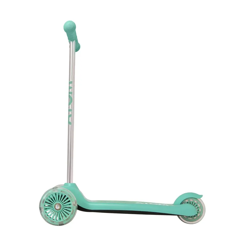 ATOM Light-Up Move 'N' Groove Scooter - Green 3