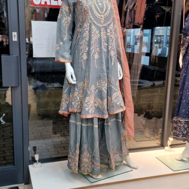 Grey and pink dress with embroidery and hand hand embellished  Womenswear Lady Long Sleeve Comfort Fabric Chiffon 3