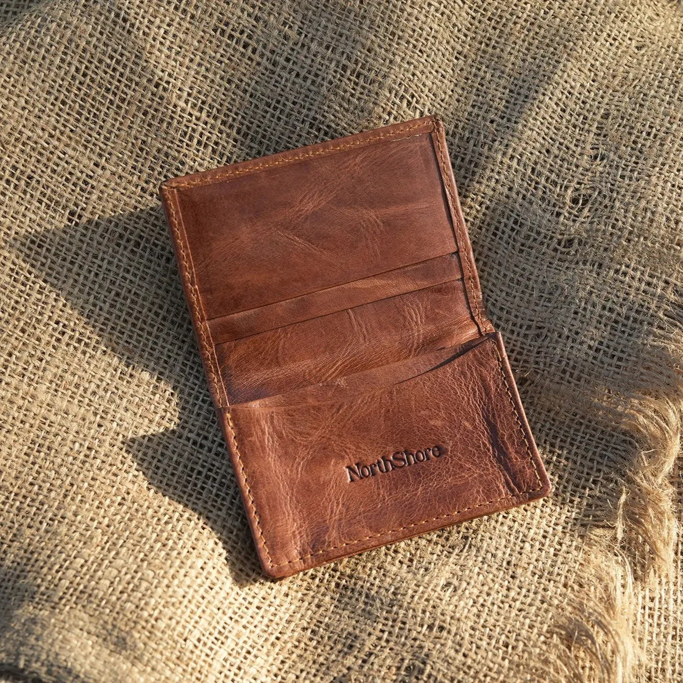 Voyager - Slim Fit Pocket Sleek - Tan men   lv  murakami cold budget organizer simpsons wallet