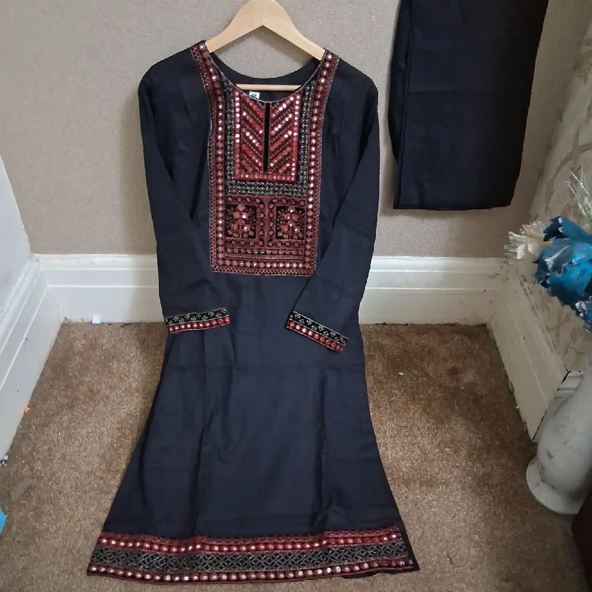 M/ L/XL 2 PC black linen  SUIT EMBROIDERED HIGH QUALITY
