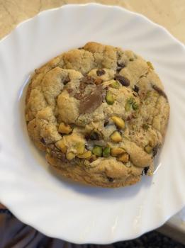 Product Review of 2x Pistachio Knafeh Stuffed Cookie with Chocolate Chips DISPATCHED MON-WEDNESDAY ONLY from S**r 1