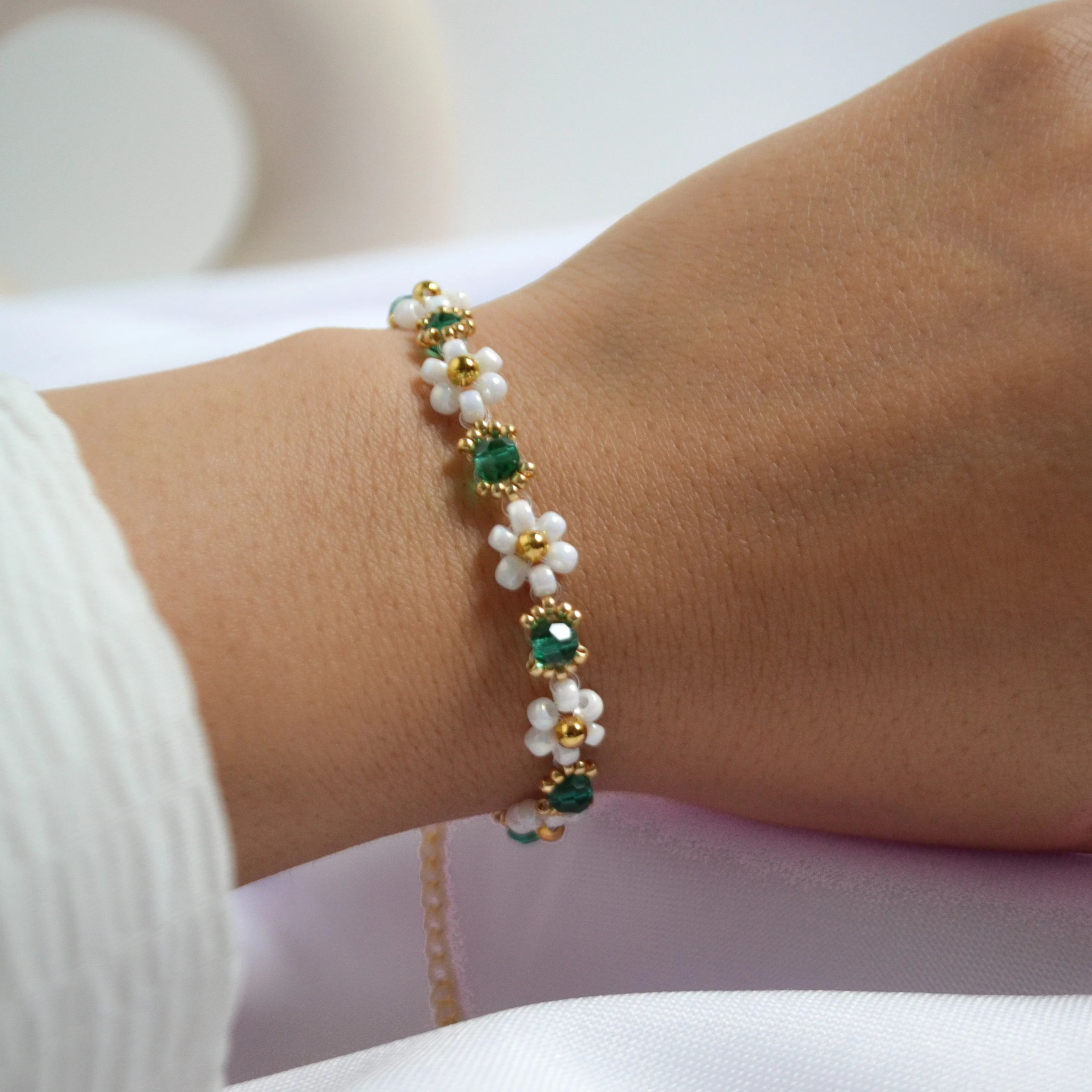 Imperial Green Bloom Bracelet, Handmade Emerald Green Beaded Flower Bracelet, Daisy Bracelet, Emerald Floral Bracelet, Green Flower Bracelet, Handmade Jewellery, Gift for Her, Birthday Gift, FREE GIFT INCLUDED
