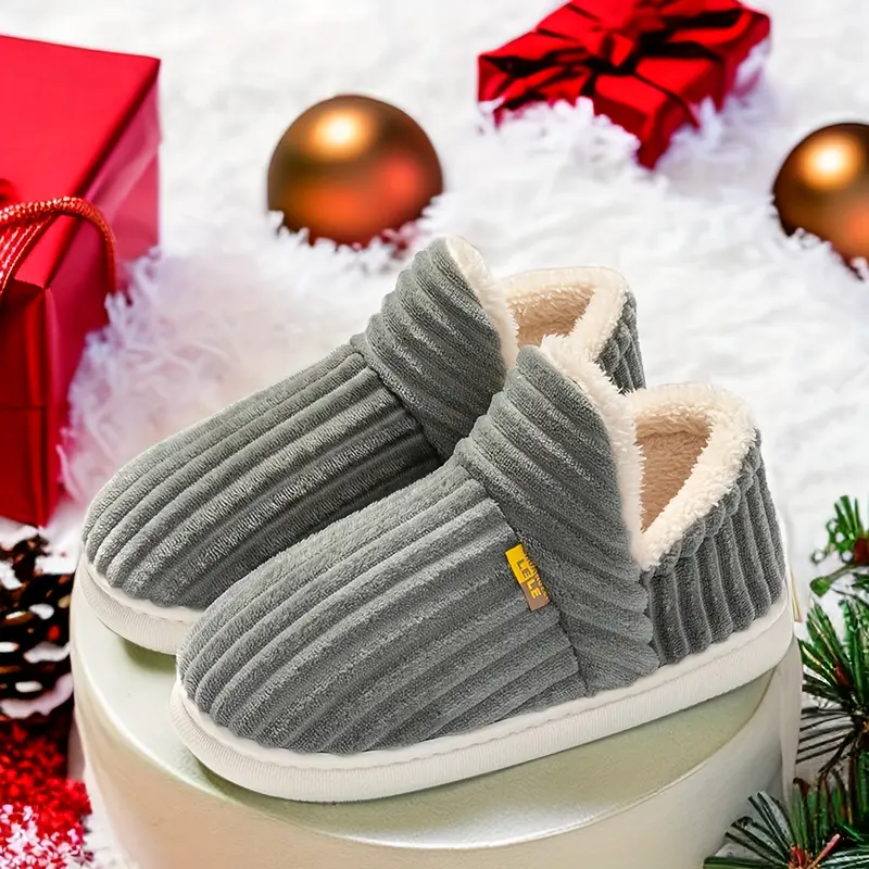 Cozy Warmth Indoor Slippers – Plush-Lined, Solid Color, Easy Slip-On, Comfortable Wear 1