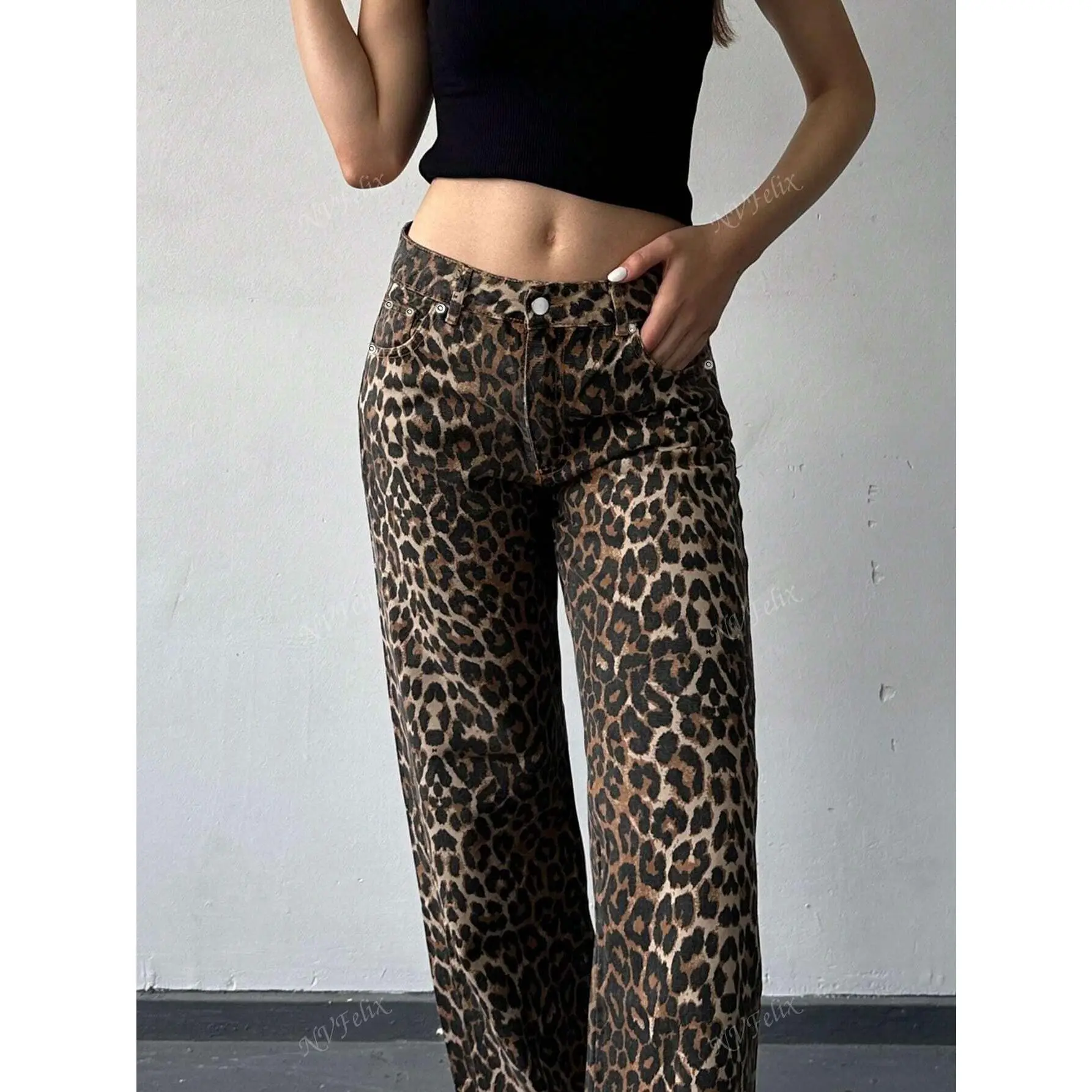 2025 New Women Casual Boyfriend Style Pocketed Straight Leopard Print Jeans Fit Womenswear