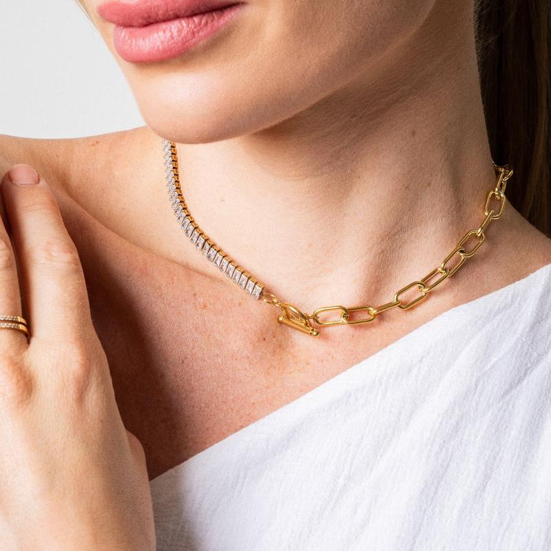 Cordelia Toggle Necklace - Gold 1
