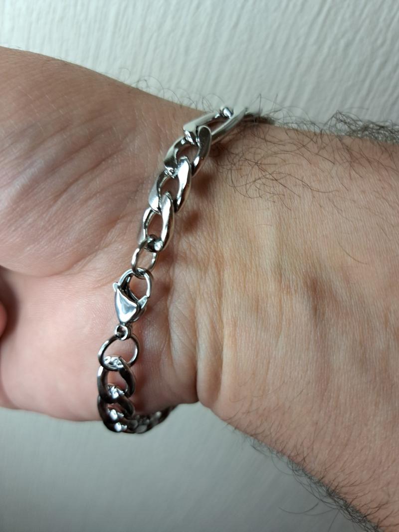 Product Introduction of figaro link bracelet. gold or silver plated available. stainless Steel. 9