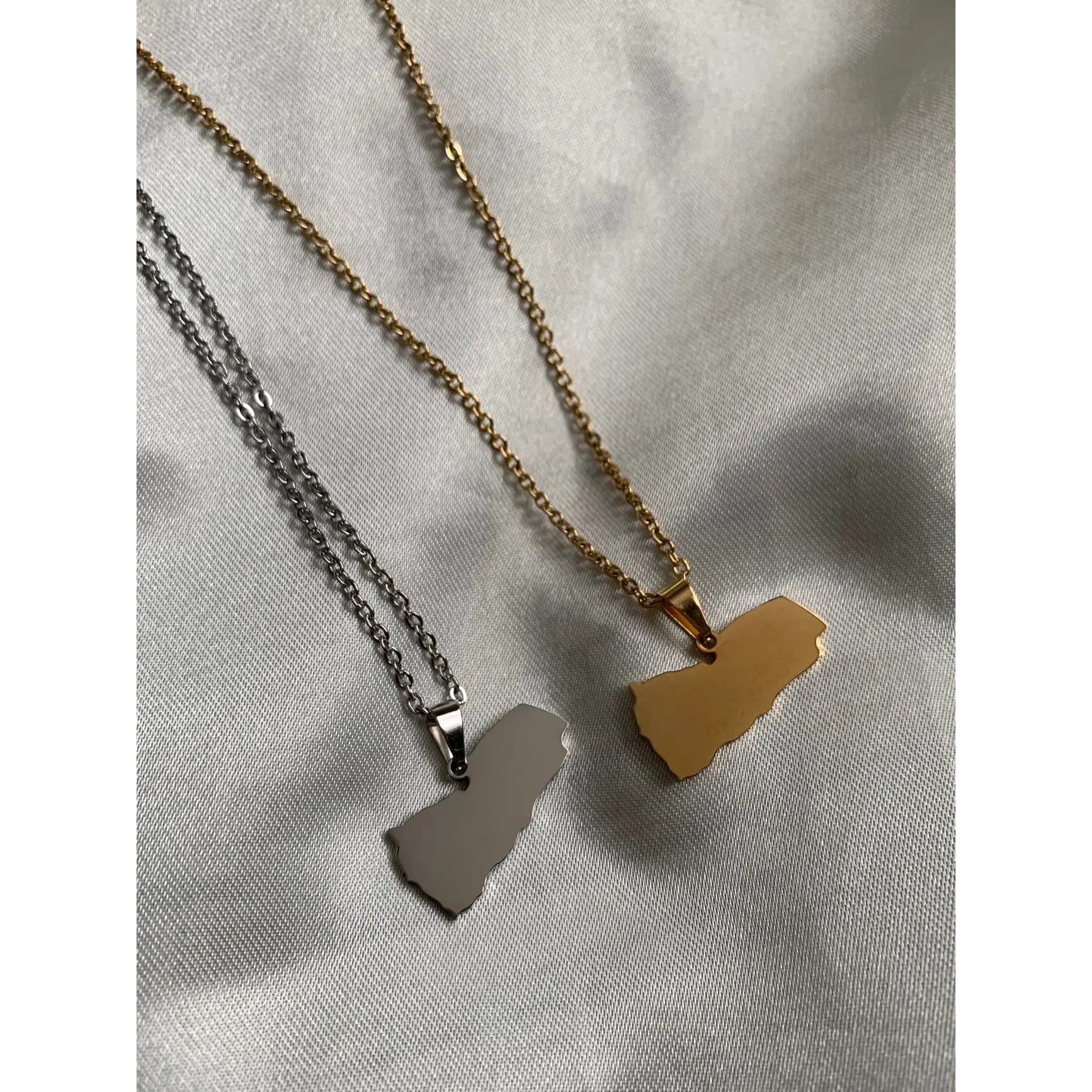 Yemen Country Map Necklace for Women - Pendant and Chain Set