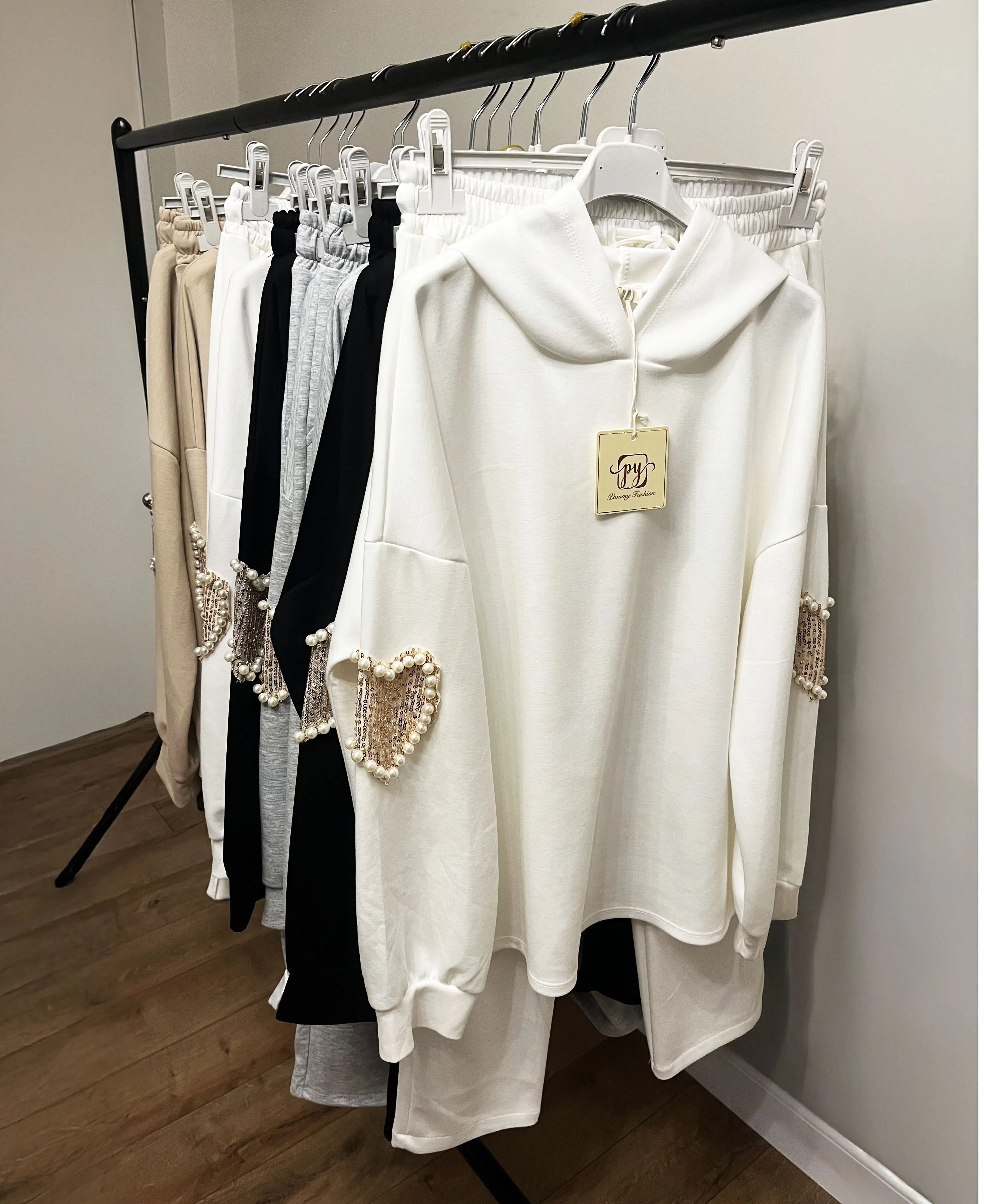 One-Size Pearl Heart Tracksuit – Stylish & Chic Essential Loungewear | Soft, Cozy Comfort Fashion for Womenswear, Nightwear, Pajamas & Homewear Style
