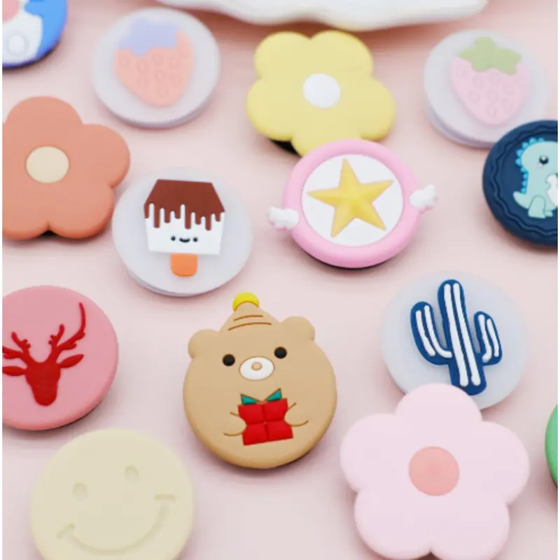 (Giveaway) 1 cartoon bear silicone phone holder Sticky desktop phone holder Soft silicone folding phone grip 8