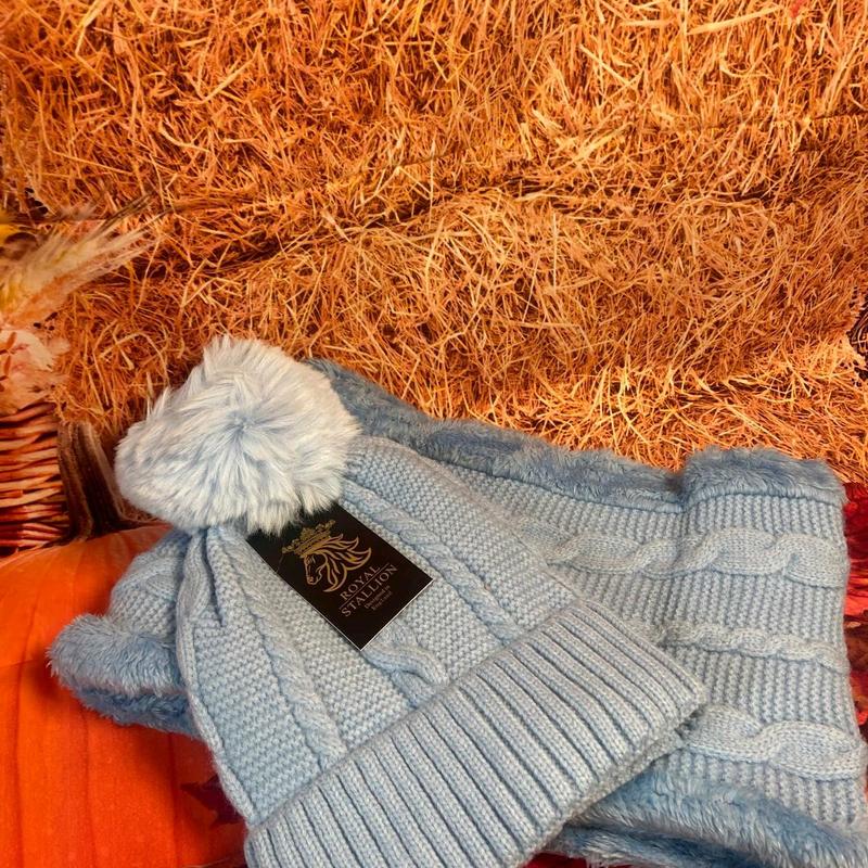 womens Insulated cable knit hat & scarf set 3