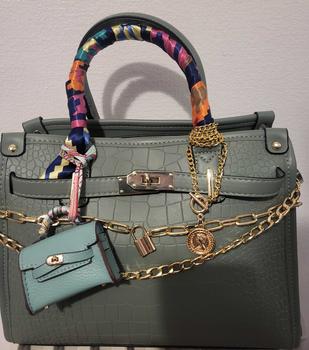 Product Review of Women's Fashionable Crocodile Embossed Tote Bag & Wallet & Clutch Bag, Large Capacity Pu Tote Bag with Shoulder Strap, Casual Trendy Versatile High-quality Daily Commuting  Bag Set from m**a 1
