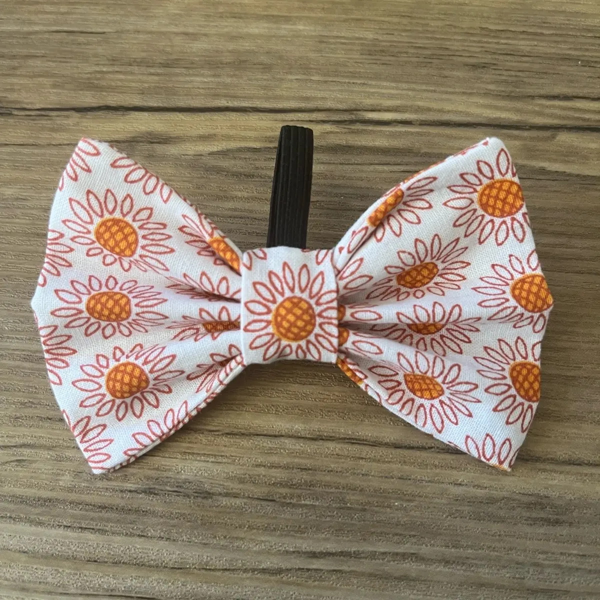 Daisy Pattern Dog Bow Tie - Fashionable Pet Accessory