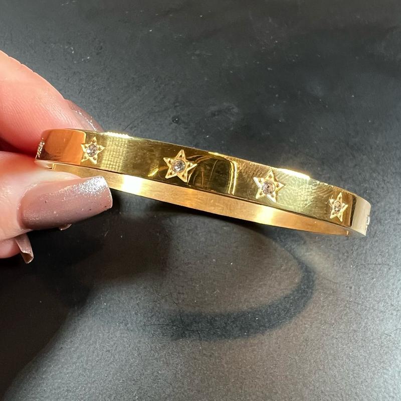 Kia star bracelet available in silver and gold. Diamanté star detail 3