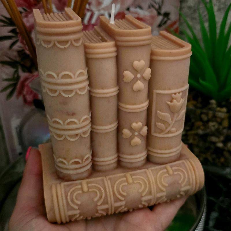 The Little Candle Club, Book Shelf candle. 0