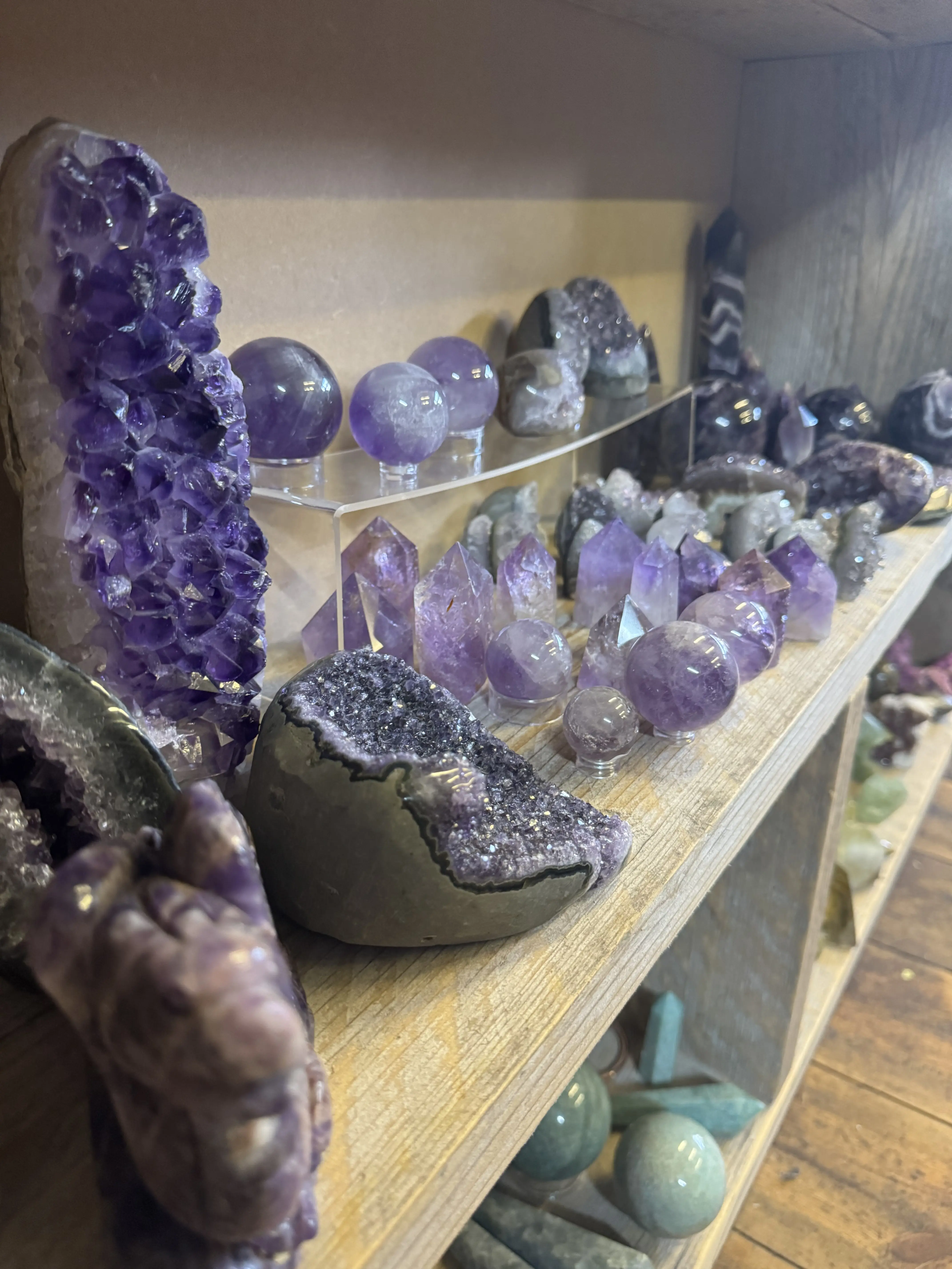 Crystal Gift Box - Colour Themed - A selection of crystals in a chosen colour.
