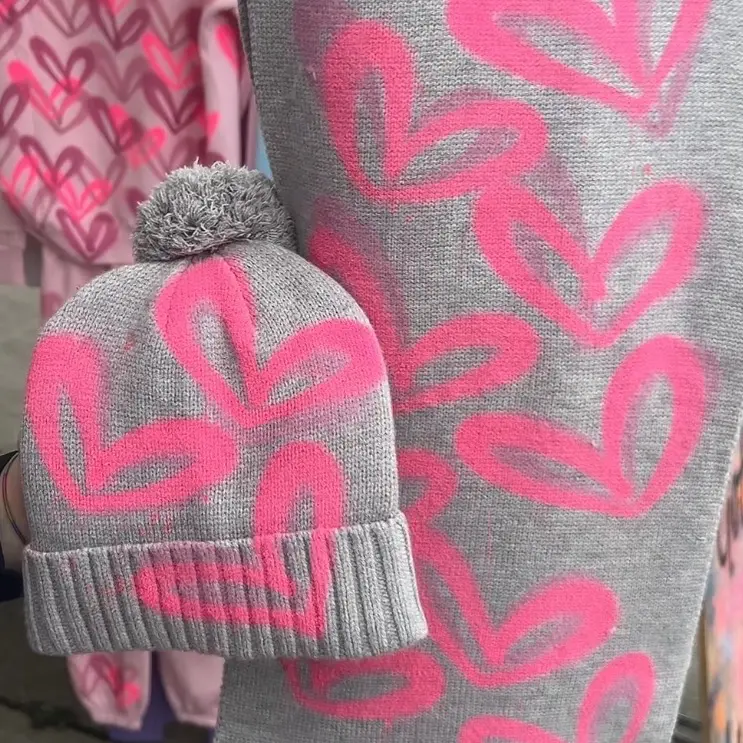 GET GRAFFITIED-hat and Scarf one size