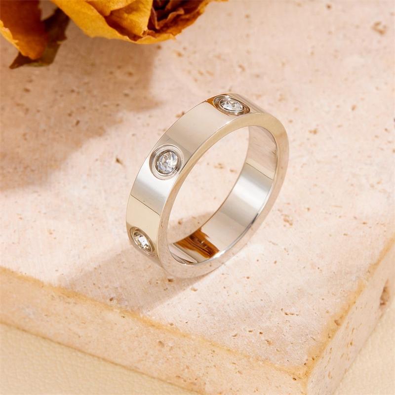 Diamanté ring 1