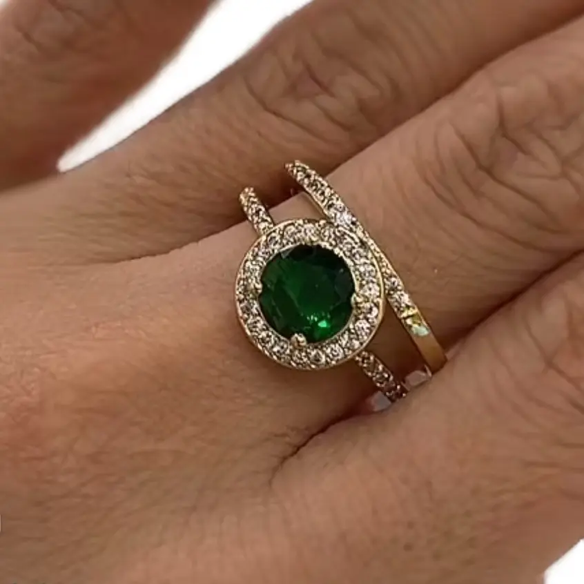 Emerald Green Ring Set for Women - Perfect for Any Occasion