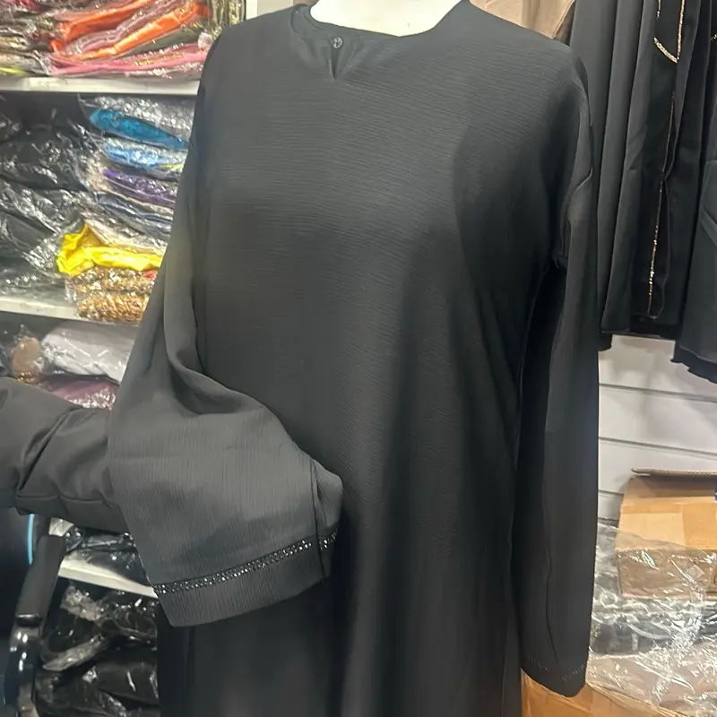 black closed abaya
