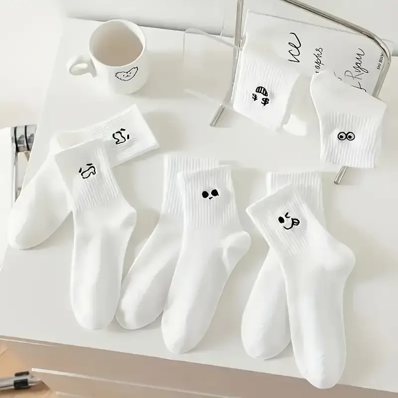 5 Pairs Unisex Cartoon Print Crew Socks, Casual Cute Comfy Breathable Socks for All Seasons, Women Socks for Daily Wear, Comfort Womenswear 6