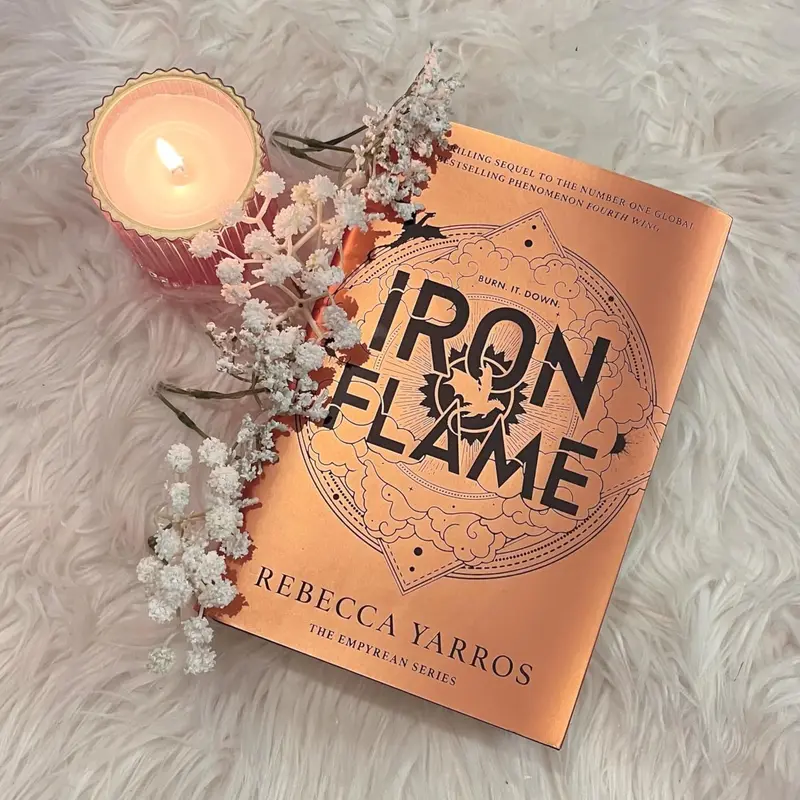 Iron Flame: DISCOVER THE GLOBAL PHENOMENON THAT EVERYONE CAN'T STOP TALKING ABOUT! (The Empyrean) Paperback 1