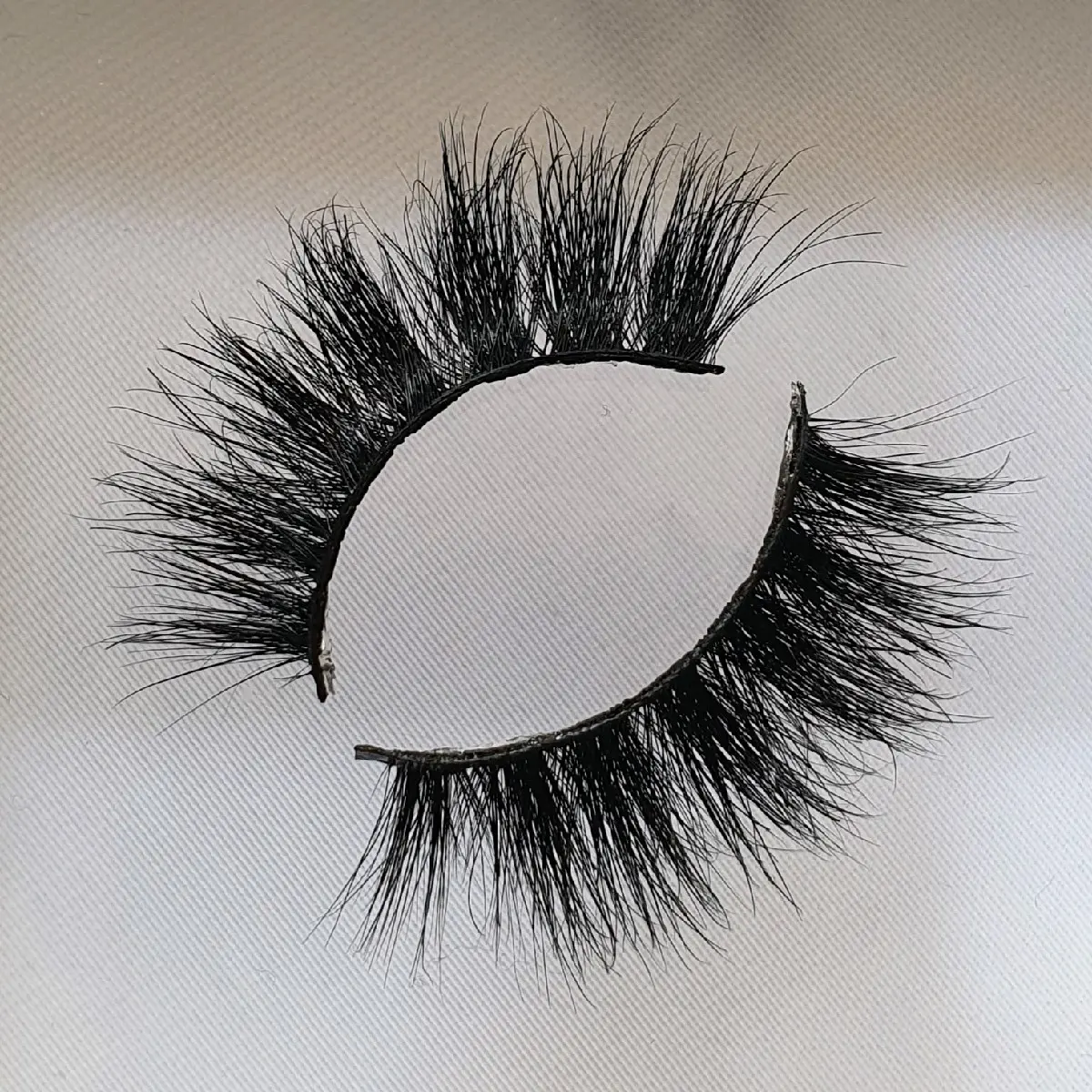 strip lashes, false eyelashes, lash extensions, for volume and enhancement,