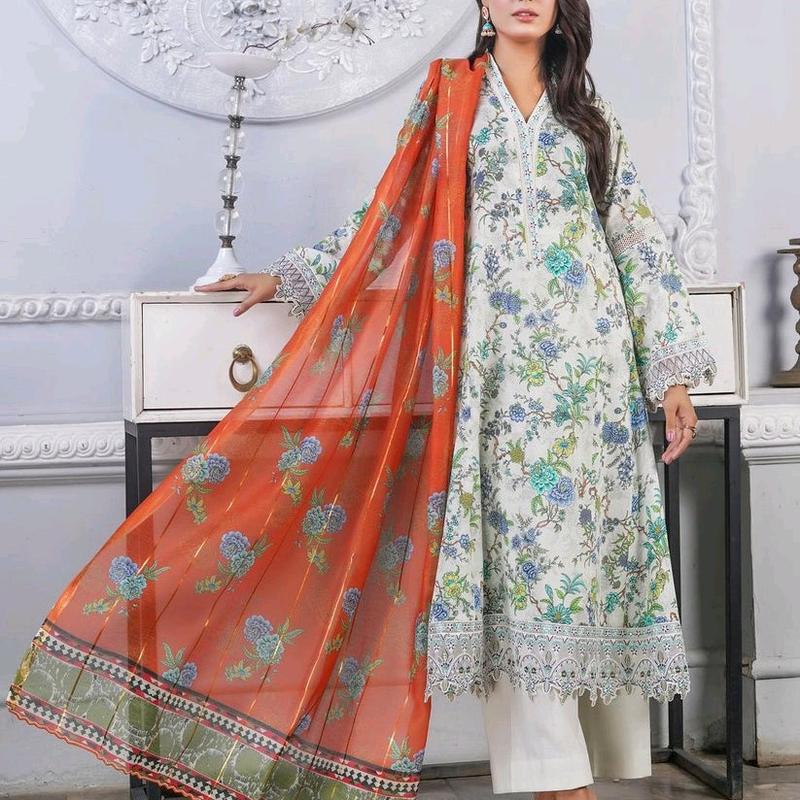 Munira lawn suits Dress 4