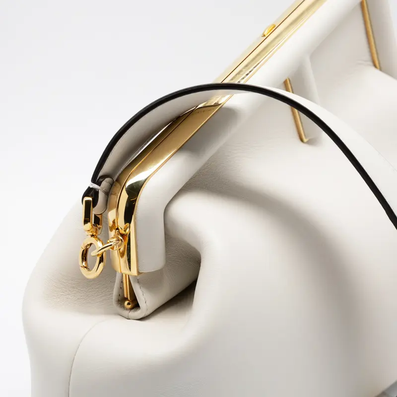 Preowned Fendi Fendi First Midi White Bag Clutch bag Calfskin Plain White Excellent condition 4