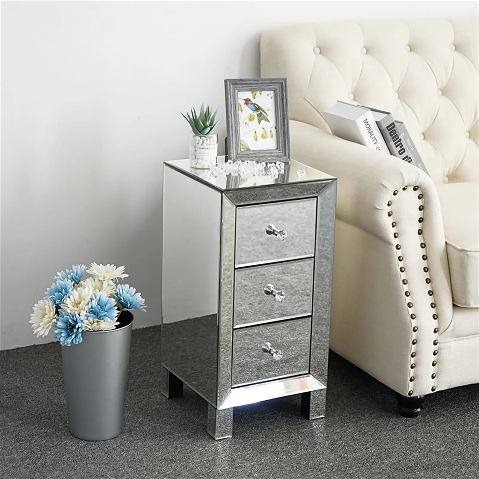 Contemporary Bedside Table with Drawers - Modern Mirrored Nightstand 3-Drawer Design for Stylish Bedroomécor
