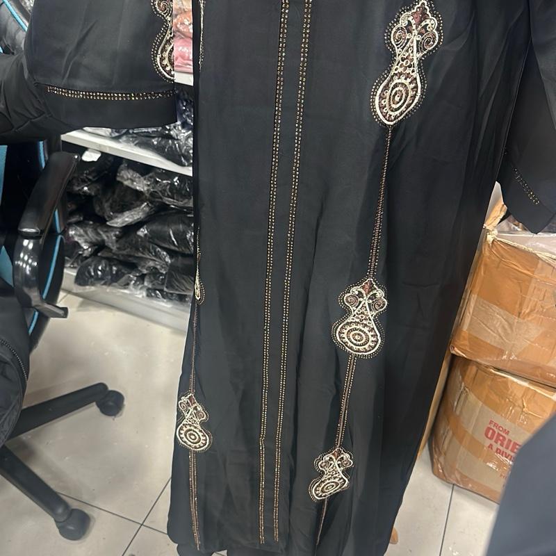 black closed abaya 1