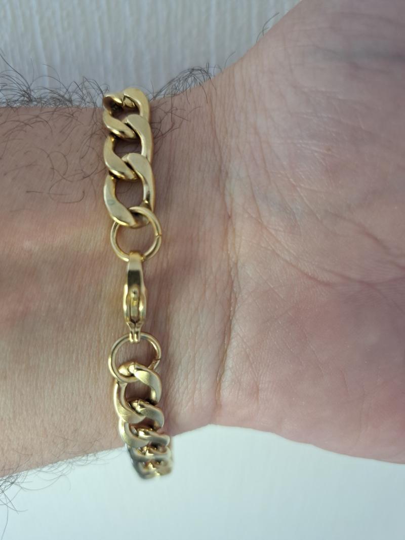 Product Introduction of figaro link bracelet. gold or silver plated available. stainless Steel. 3
