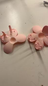Product Review of Simple and Cute Flower Design Hair Claws, Summer 2024 Hair Accessories for Women for Party, Daily Clothing Decor, Minimalist Headwear Suitable for Thick Hair,  Gifts for Girlfriend from M**0 0