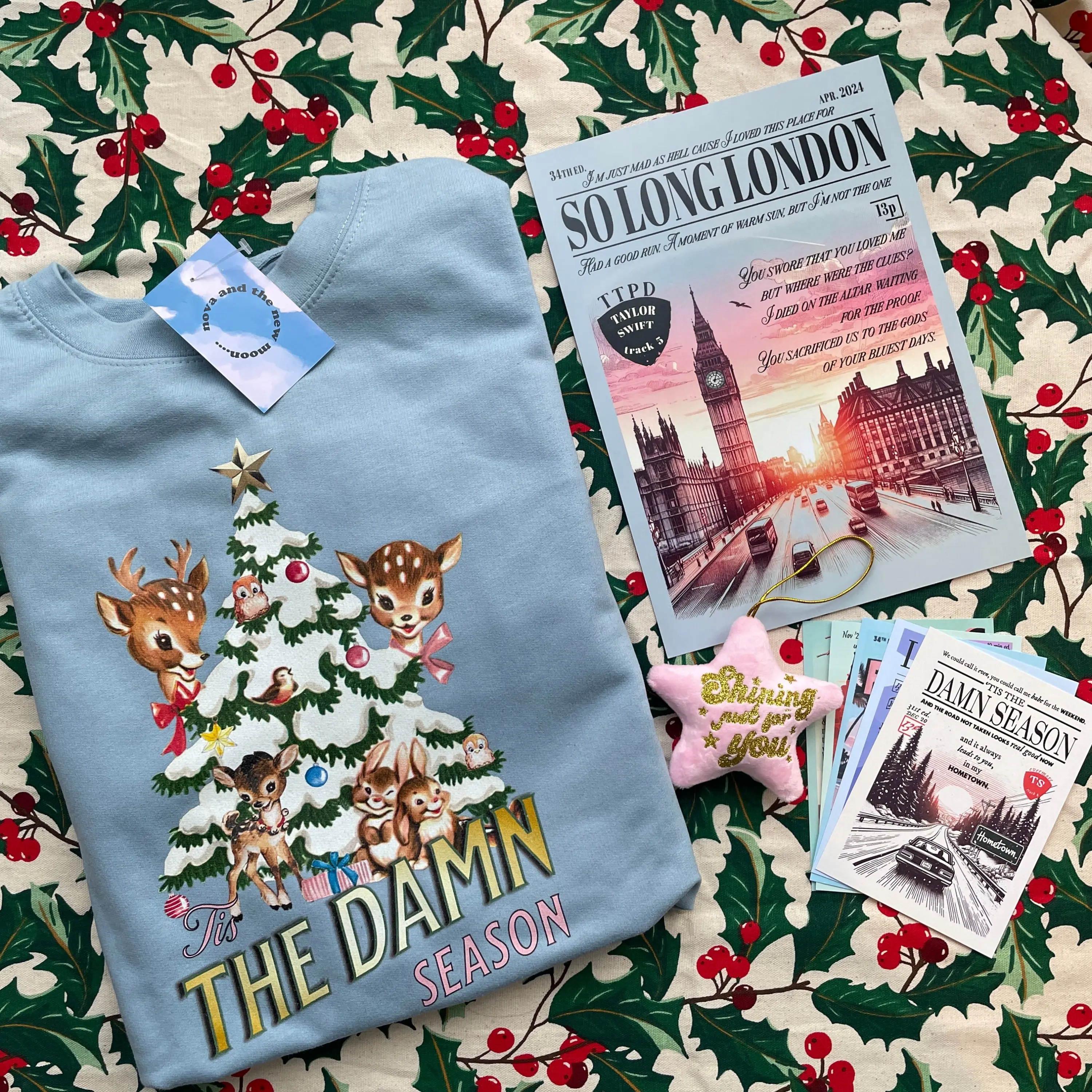 Christmas Sweater bundle (Sweater + tree decoration + print + 5 postcards)