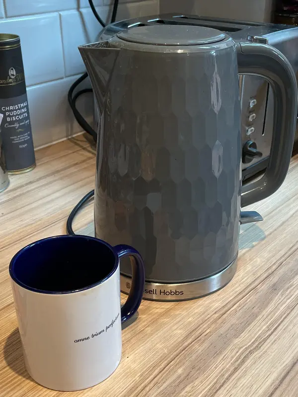 26053 Cordless Electric Kettle - Contemporary Honeycomb Design with Fast Boil and Boil Dry Protection, 1.7 Litre, 3000 W, Grey 5