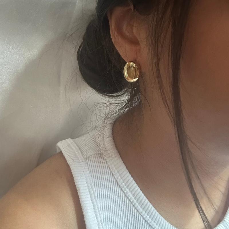 Oval Gold Studs 1