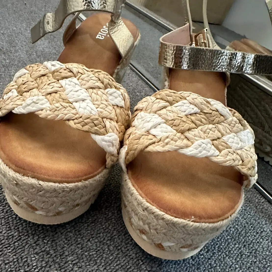 GOLD - wedges ankle strap
