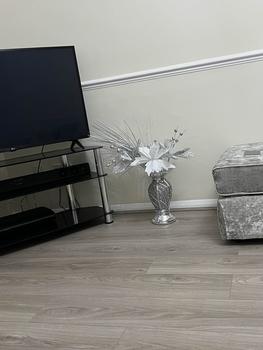 Product Review of CRUSHED DIAMOND SILVER MOSAIC VASE WITH WHITE AND SILVER FLOWERS, EXTRA SPARKLY from c**1 0