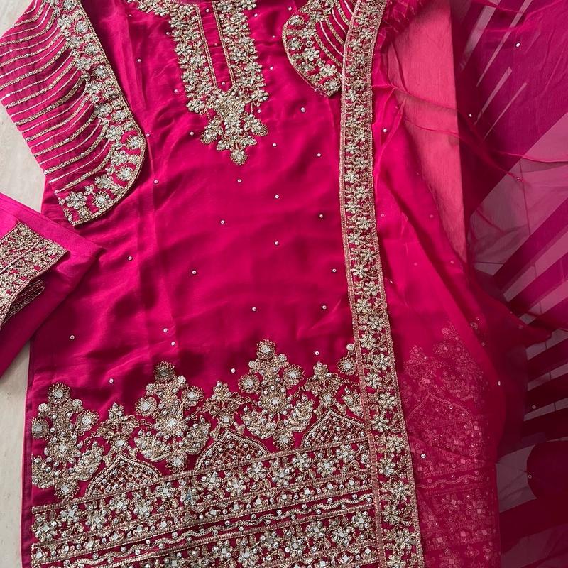 Fully embroidery suit. 2