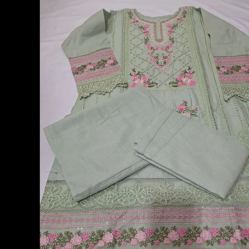 beautiful embroidered 3pc cotton lawn suite with khadi net dupatta. length 44. 1