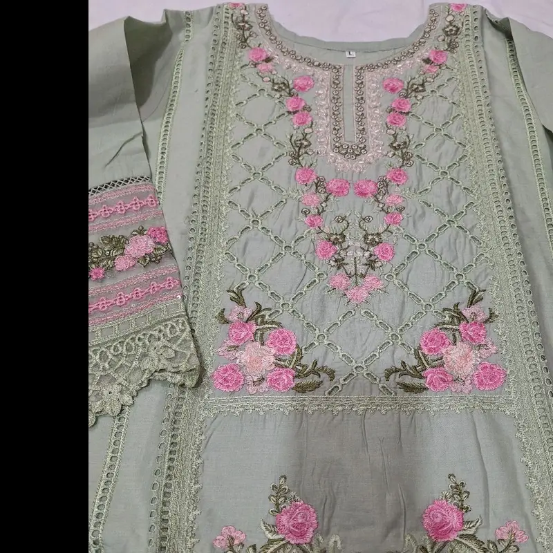 beautiful embroidered 3pc cotton lawn suite with khadi net dupatta. length 44. 6