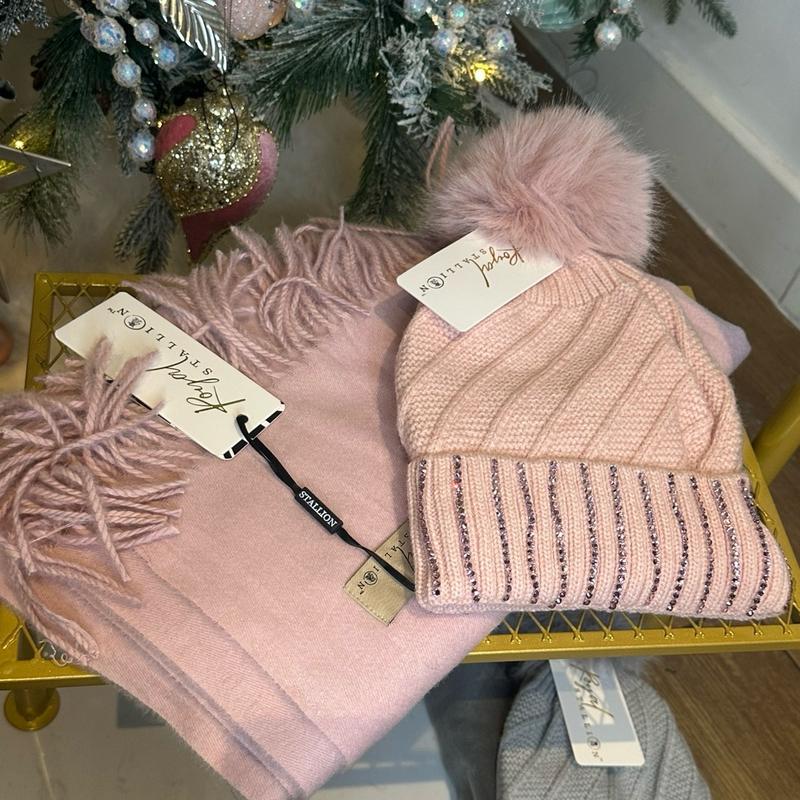 CW Hat & Scarf for Women - Winter Gift - Fashion Accessory - Womenswear 65cm x 180cm 1