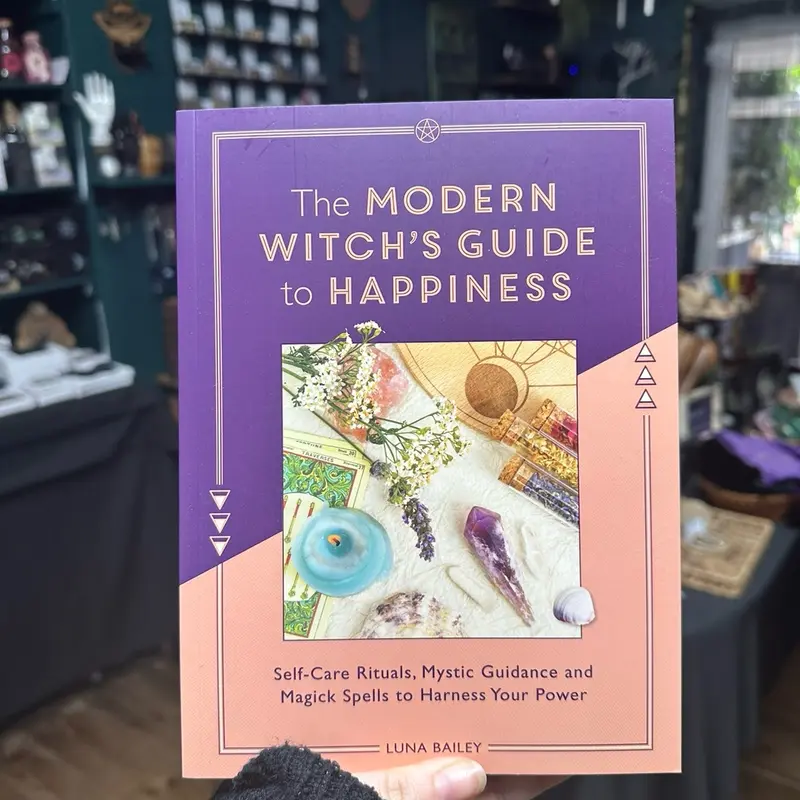 The Modern Witch's Guide to Happiness : Self-care rituals, mystic guidance and magick spells to harness your power by Luna Bailey 0
