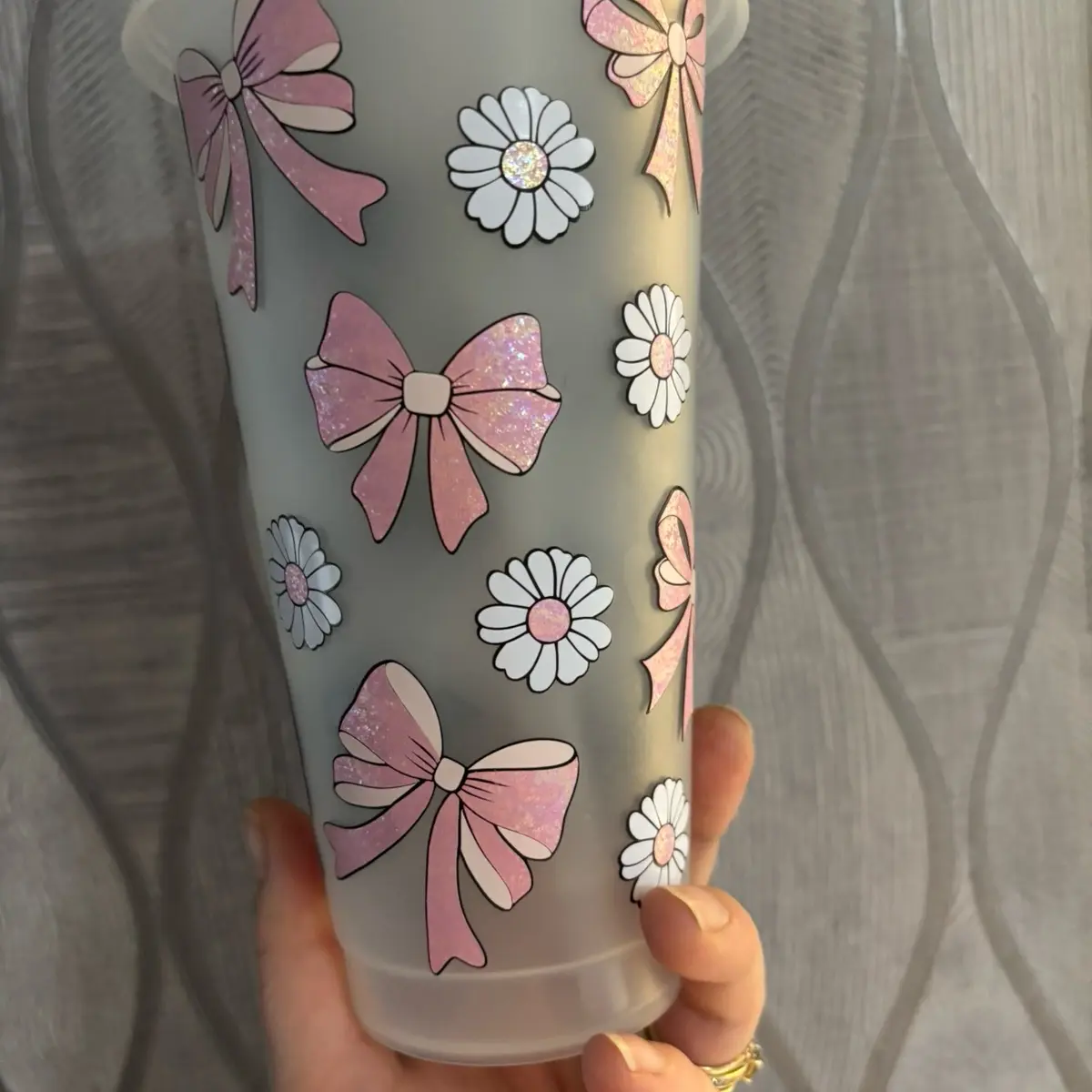 Beautiful bow cold cup