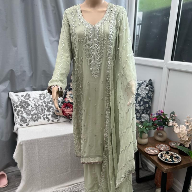 BC Eid collection- 3 Piece Floral Embroidered Chiffon Suit with matching trousers and dupatta 2