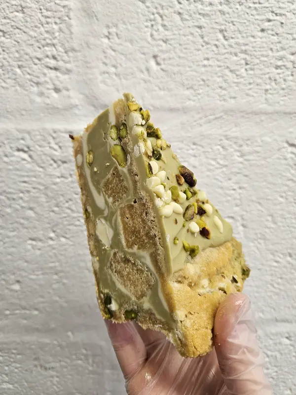 Pistachio White Chocolate Blondie Cookie Pie Slice 1