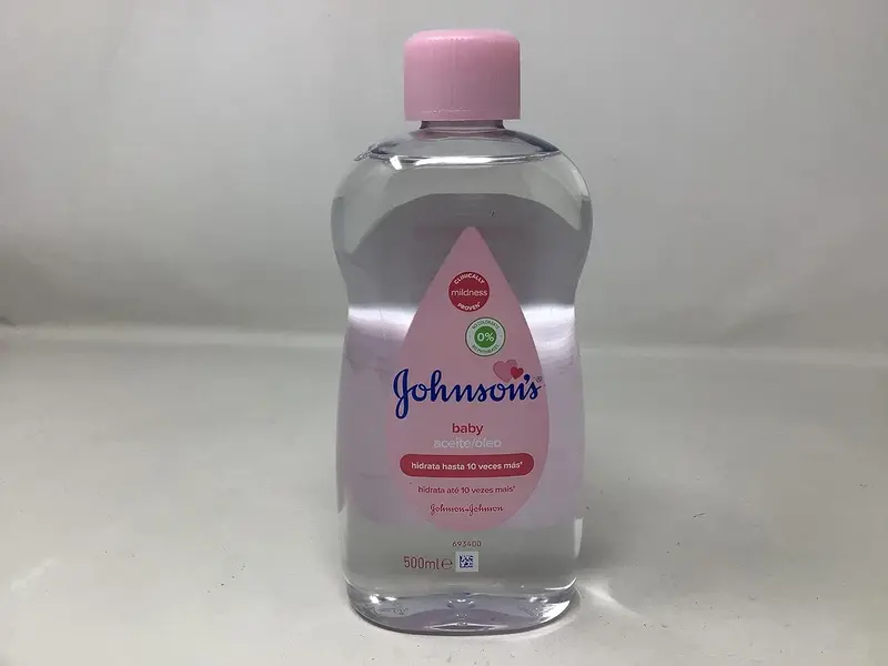 Johnson's Baby Oil (1 x 500 ml) Moisturising Baby Oil to Protect Delicate and Dry Skin, Hypoallergenic and pH-Balanced Baby Oil Ideal for Baby Massage and as Moisturiser for Dry Skin to Soften Hands and Body 5